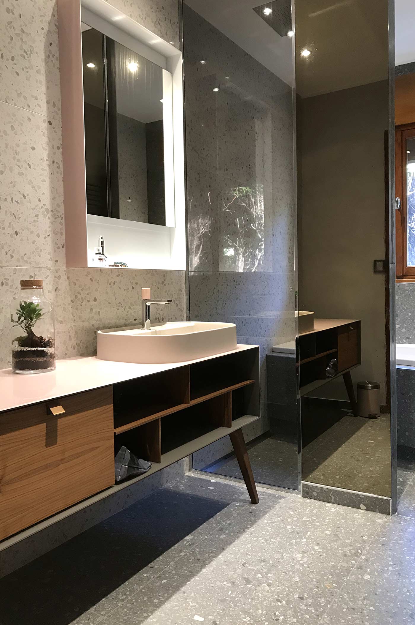 Salle de bains haut de gamme en pierre à Lyon / Rhône-Alpes