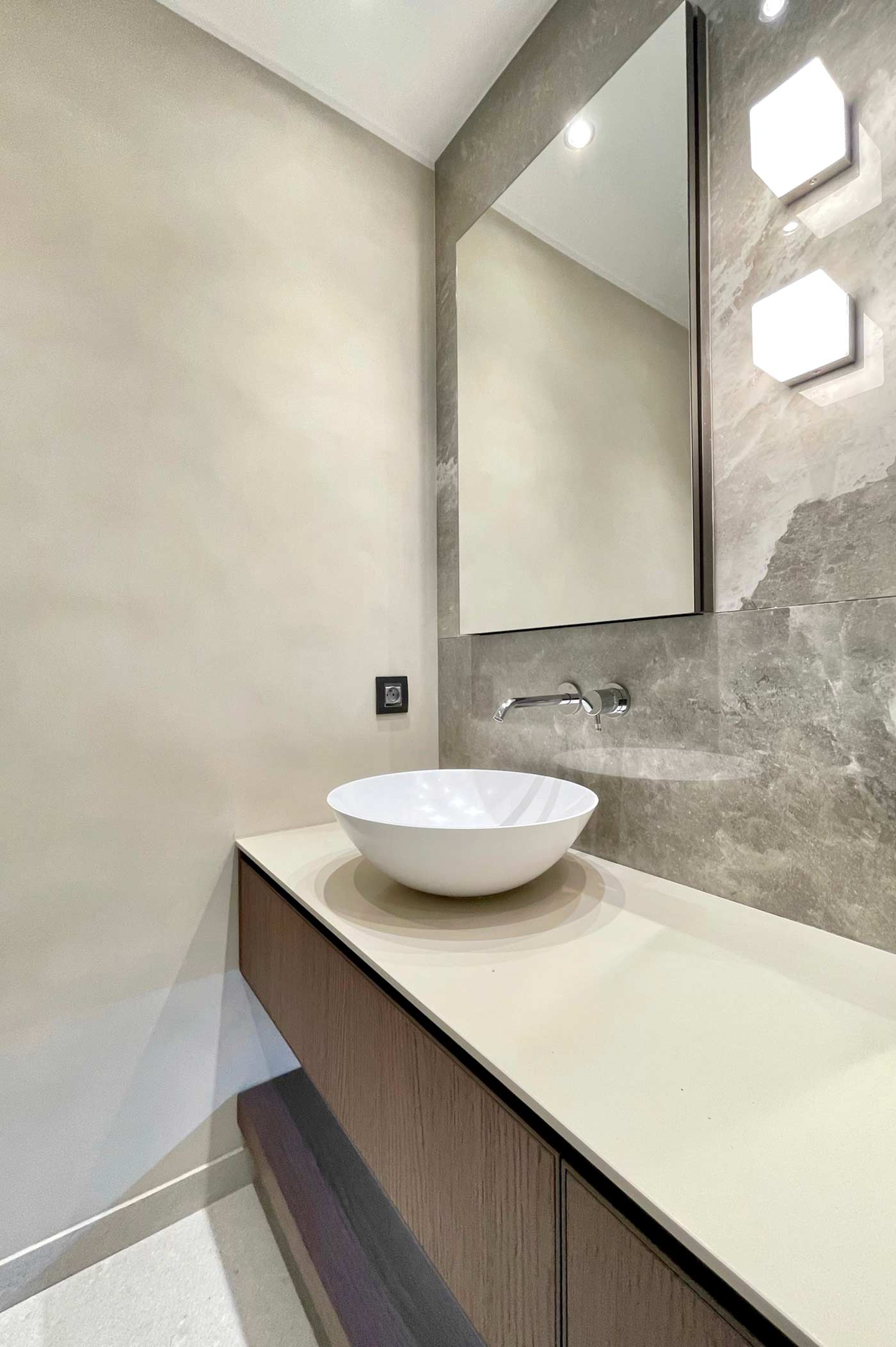 Salle de bains haut de gamme en pierre à Lyon / Rhône-Alpes