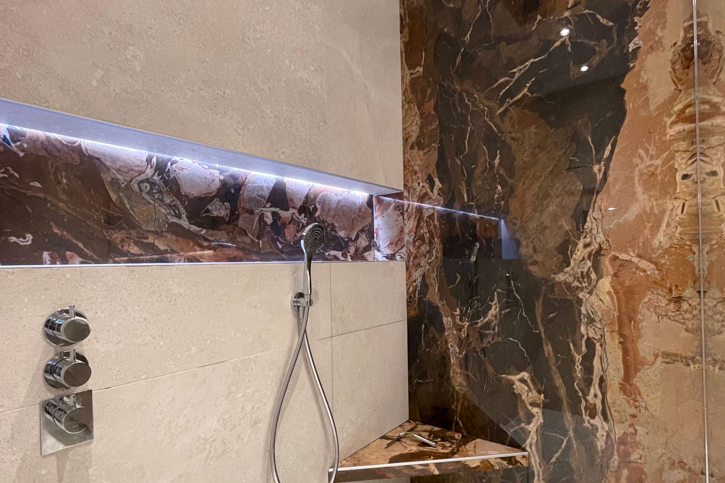 Rénovation salle de bains en marbre à Lyon / Rhône-Alpes