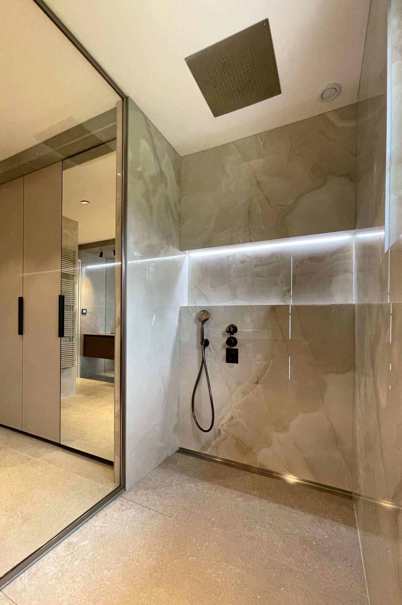 Rénovation salle de bains en marbre à Lyon / Rhône-Alpes